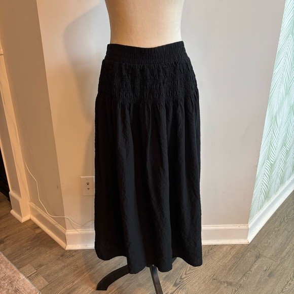 A New Day Black Smocked Pleated Midi Skirt XXL Elastic Waist Bohemian Vacation - Picture 2 of 6